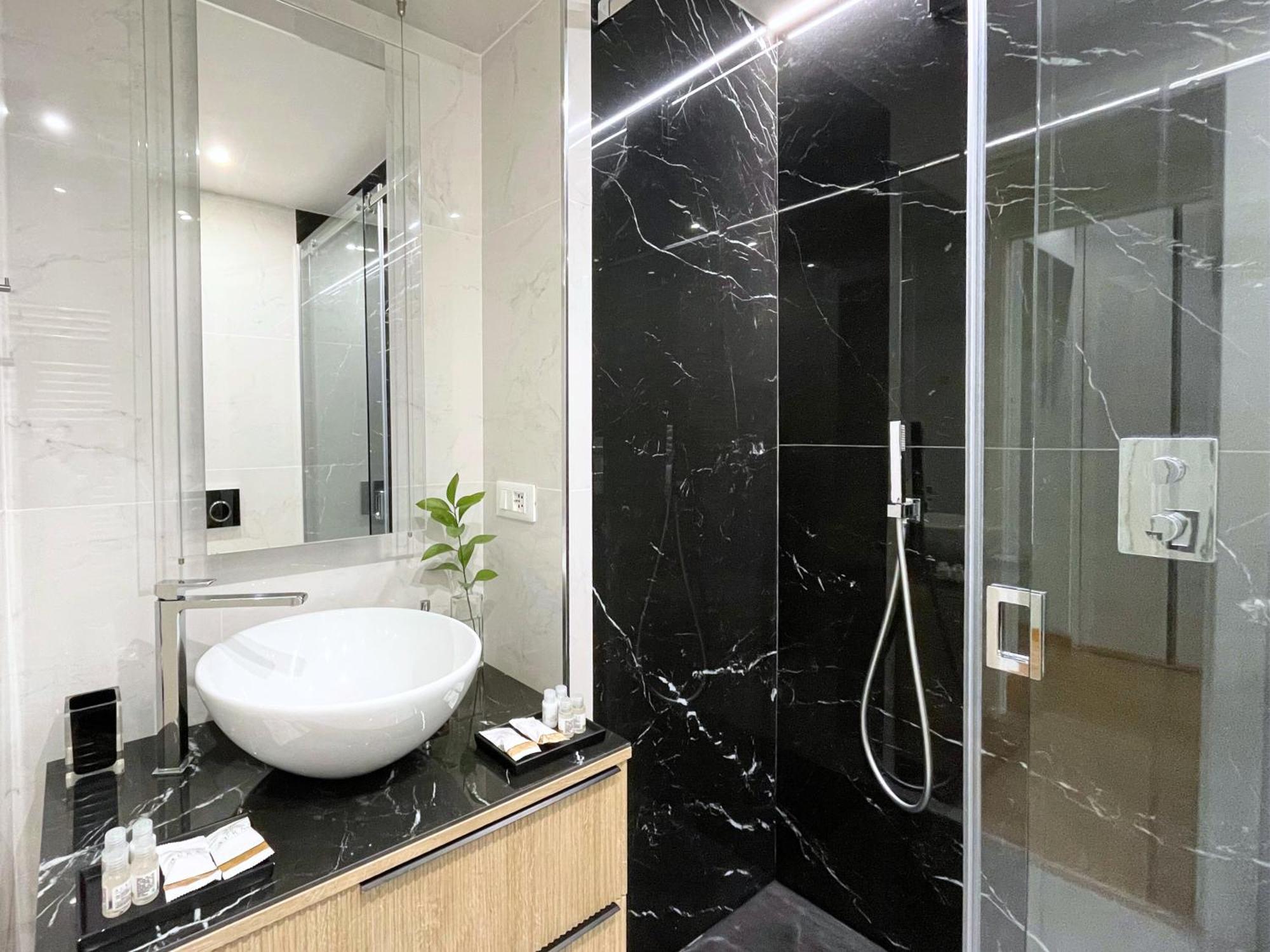 טורינו Jacuzzi Luxury Apartment In The Town Centre מראה חיצוני תמונה