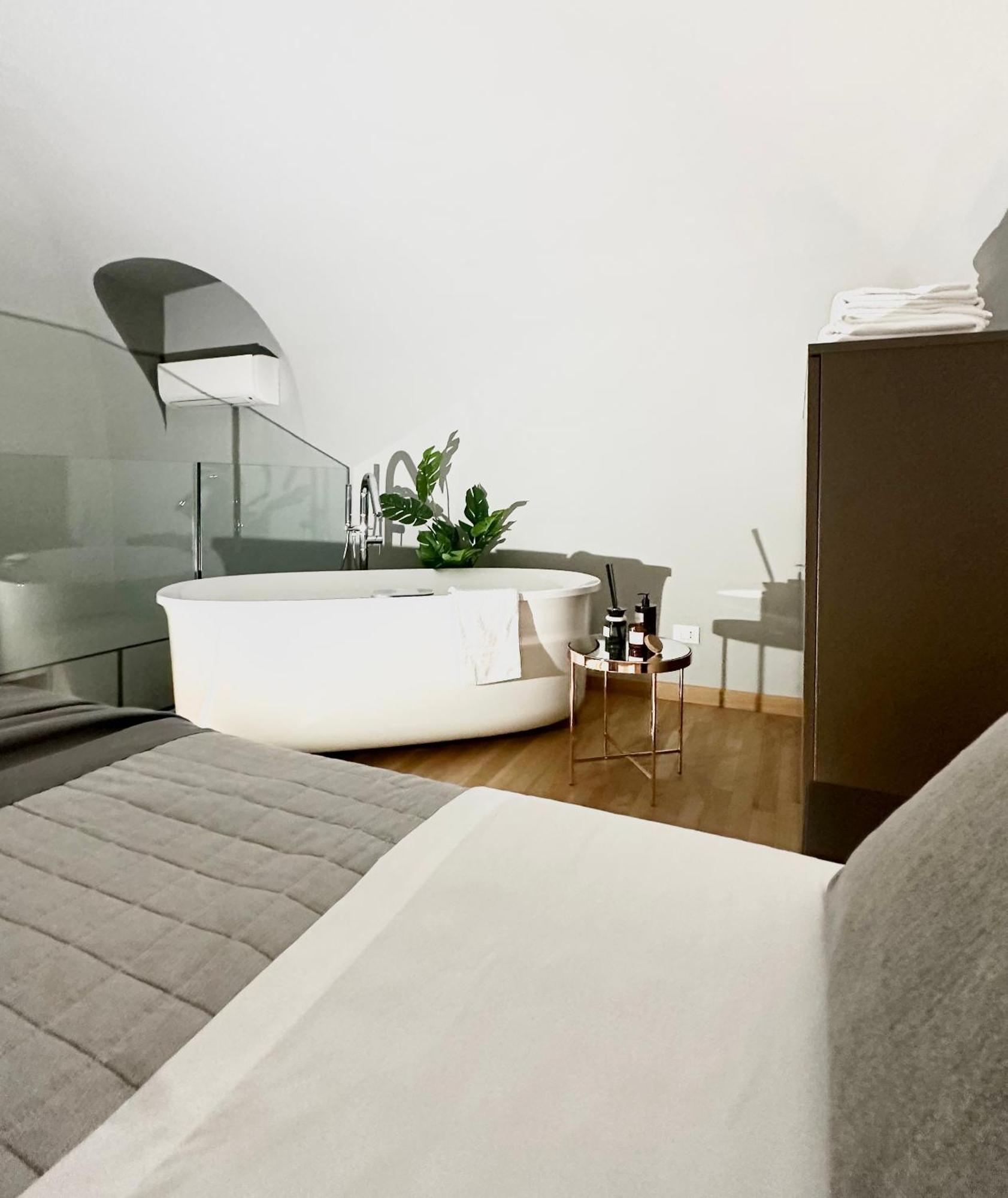 טורינו Jacuzzi Luxury Apartment In The Town Centre מראה חיצוני תמונה